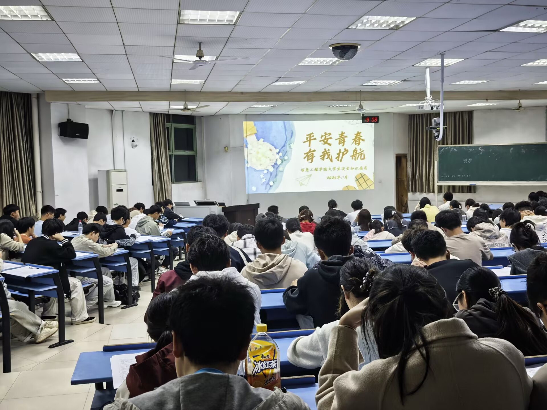 692BB8D6CEFF9480D902EA1DC53AC353