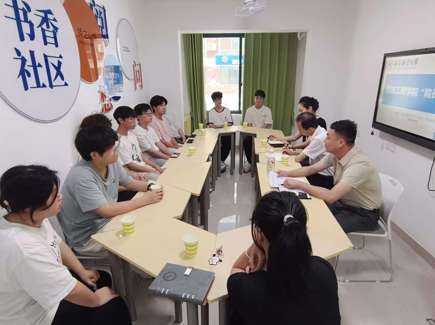 学院举办2025-2026学年第二期“院长约吧”